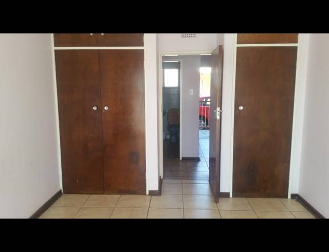 1 BEDROOM APARTMENT FOR SALE IN STRUBENVALE